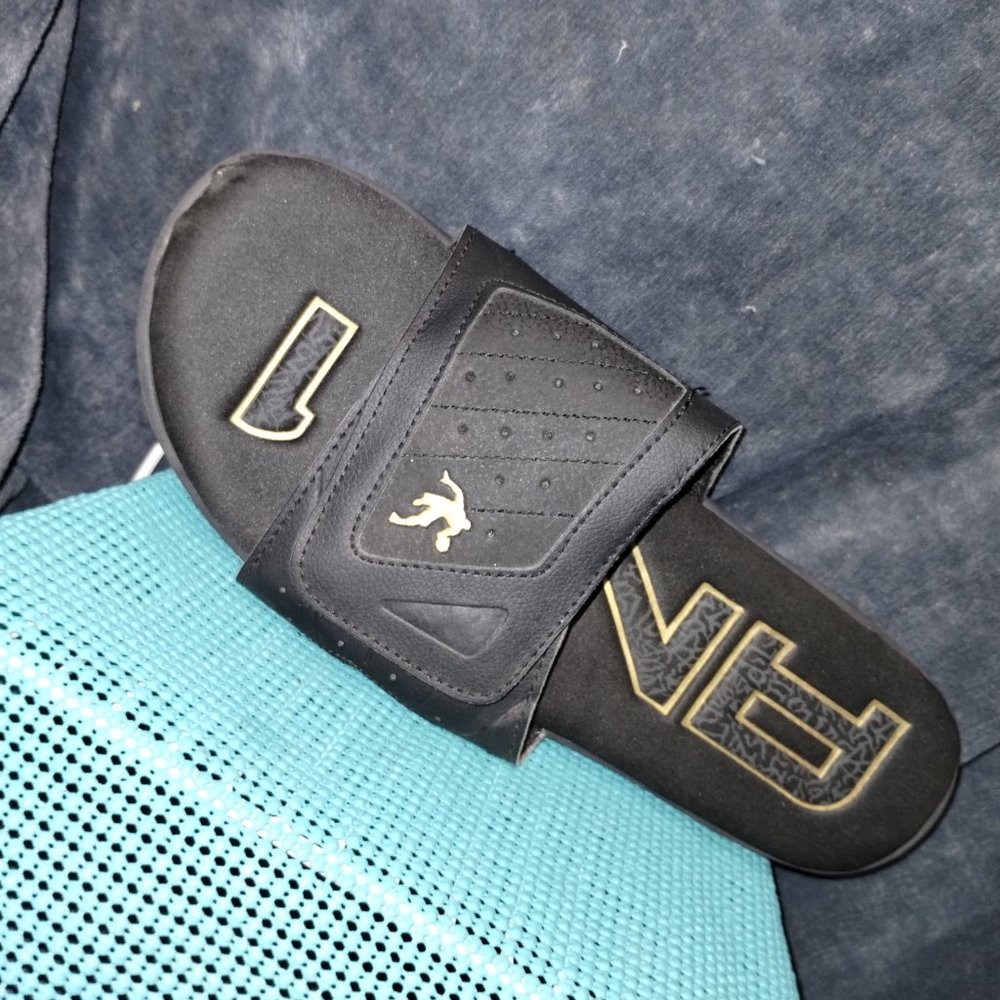 And One slides unisex black and gold velcro size 10 1/2".